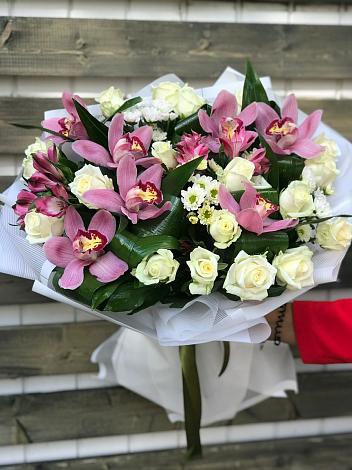 Букет цветов из: Розы и Хризантемы в Сарапуле