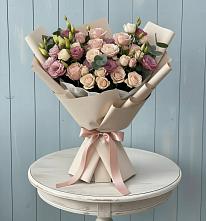 Букет цветов из:  Розы и Лизиантусы в Сарапуле