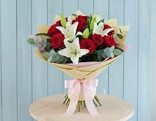 Букет цветов из:  Лилии и Розы в Сарапуле
