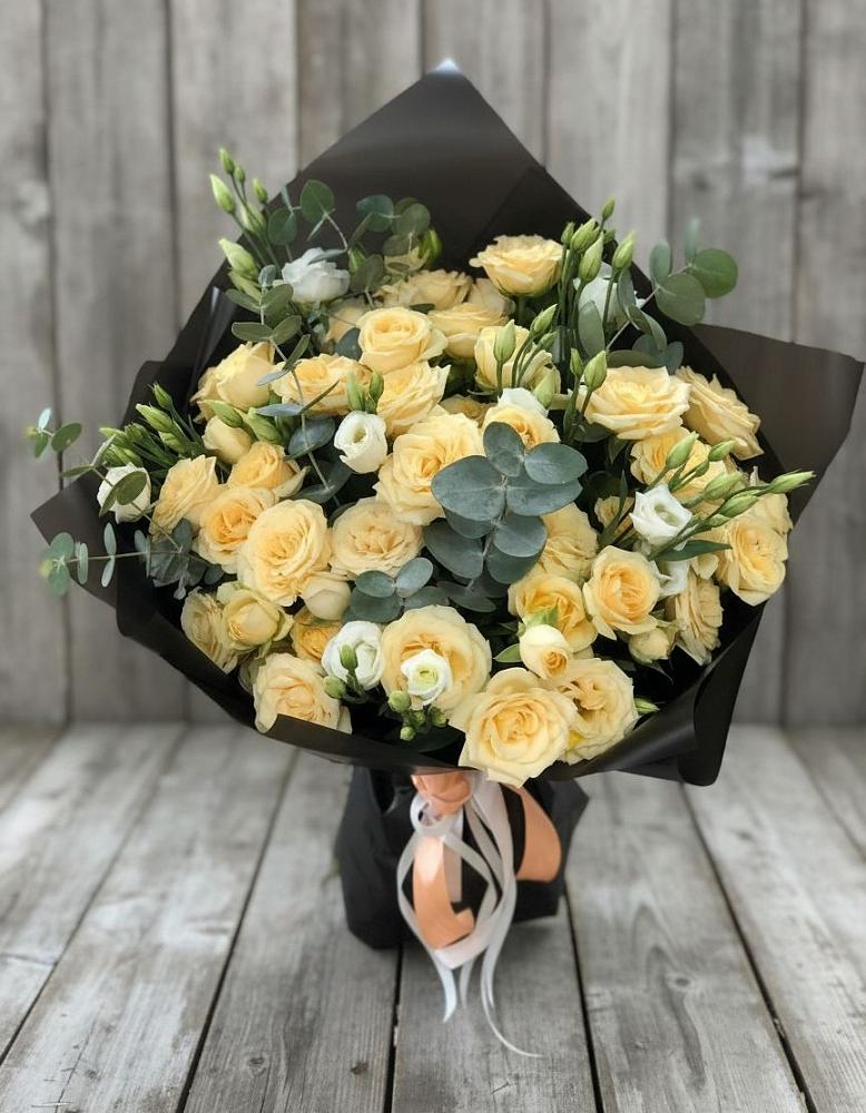 Букет цветов из: Розы и Лизиантусы в Сарапуле