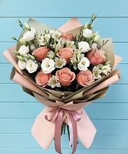 Букет цветов из:  Розы, Альстромерии и Лизиантусы в Сарапуле
