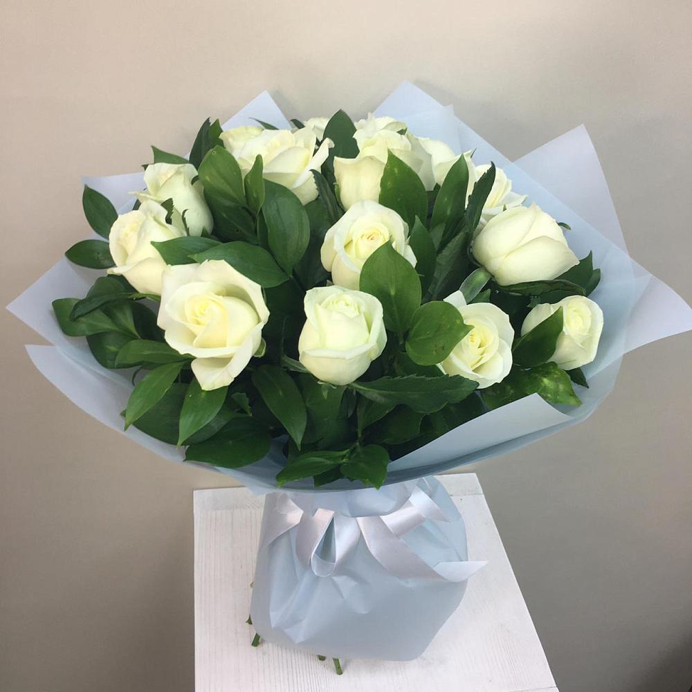 Букет 15 Белых роз Проуд в Сарапуле