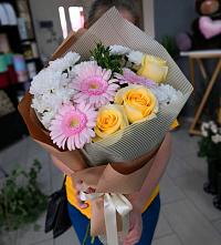 Букет цветов из:  Герберы, Розы и Хризантемы в Сарапуле