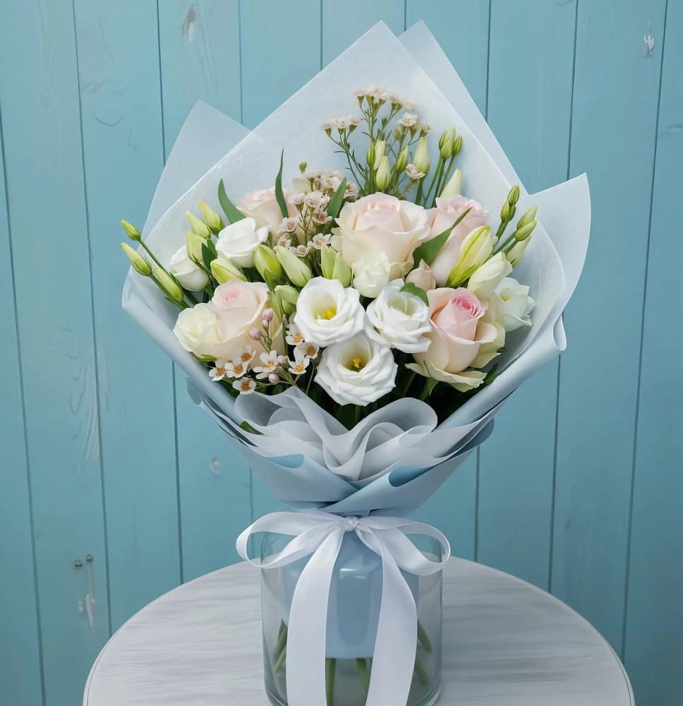 Букет цветов из: Розы и Лизиантусы в Сарапуле