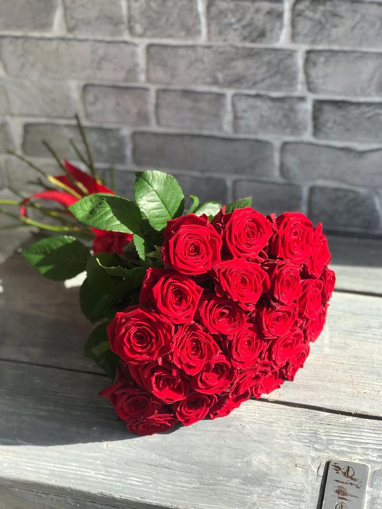 Букет Красные розы Фридом в Сарапуле