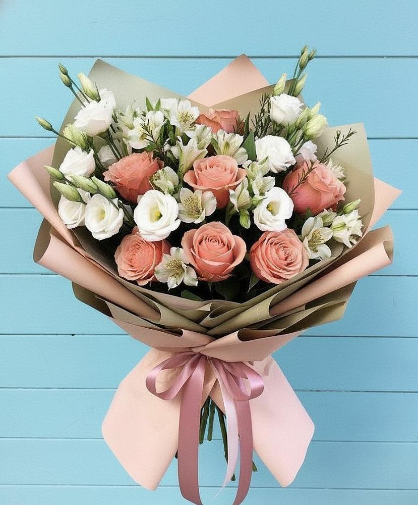 Букет цветов из: Розы, Альстромерии и Лизиантусы в Сарапуле