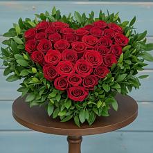 Цветочная композиция из Розы в виде сердца в Сарапуле