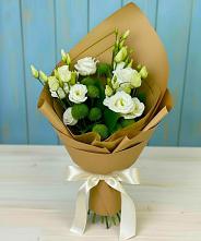 Букет цветов из:  Хризантемы и Лизиантусы в Сарапуле