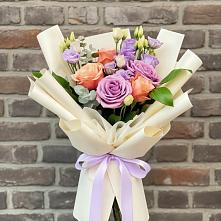 Букет цветов из:  Лизиантусы и Розы в Сарапуле