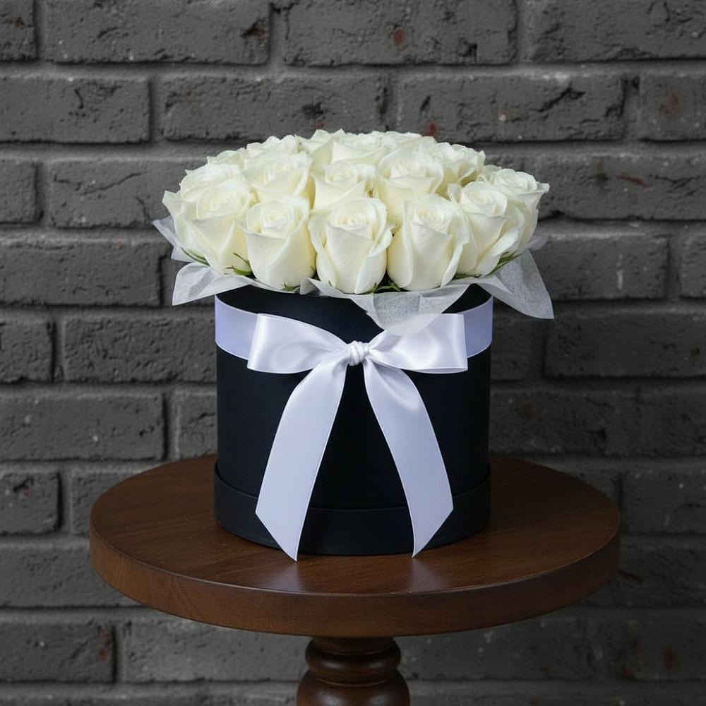 Цветочная композиция из Розы в шляпной коробке в Сарапуле