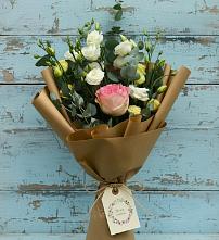 Букет цветов из:  Розы и Лизиантусы в Сарапуле