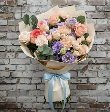 Букет цветов из:  Розы, Лизиантусы и Гвоздики в Сарапуле