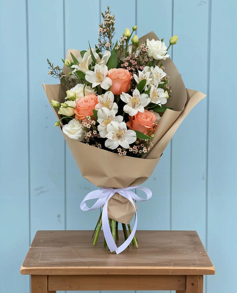 Букет цветов из: Альстромерии, Лизиантусы, Розы и Хризантемы в Сарапуле