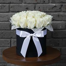 Цветочная композиция из Розы в шляпной коробке в Сарапуле